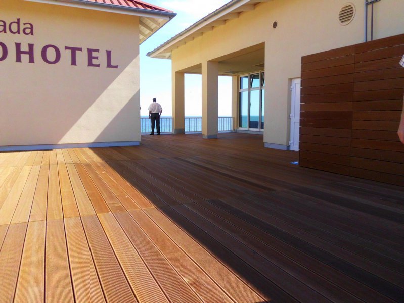 Moradastrandhotel Terrasse aus Holz
