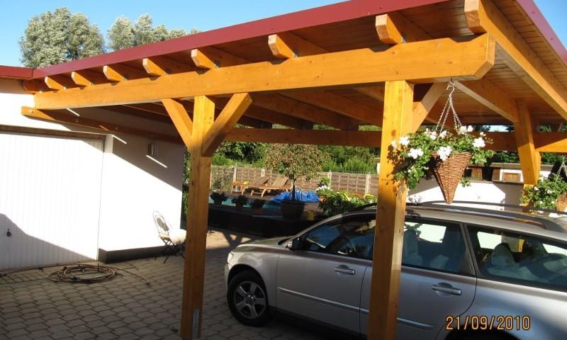 Carport aus Holz vom Unternehmen Holzbau Jenss