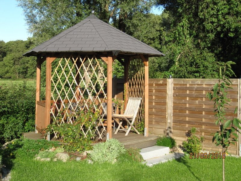 Gartenpavillon aus Holz vom Unternehmen Holzbau Jenss
